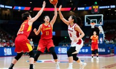 中国女篮昨晚对阵日本女篮精彩瞬间全场93-61大胜对手