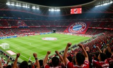 拜仁竟然输了？德甲榜首易主，全场球迷惊呆