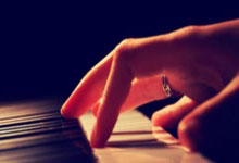 新疆队经过激烈角逐，最终击败对手